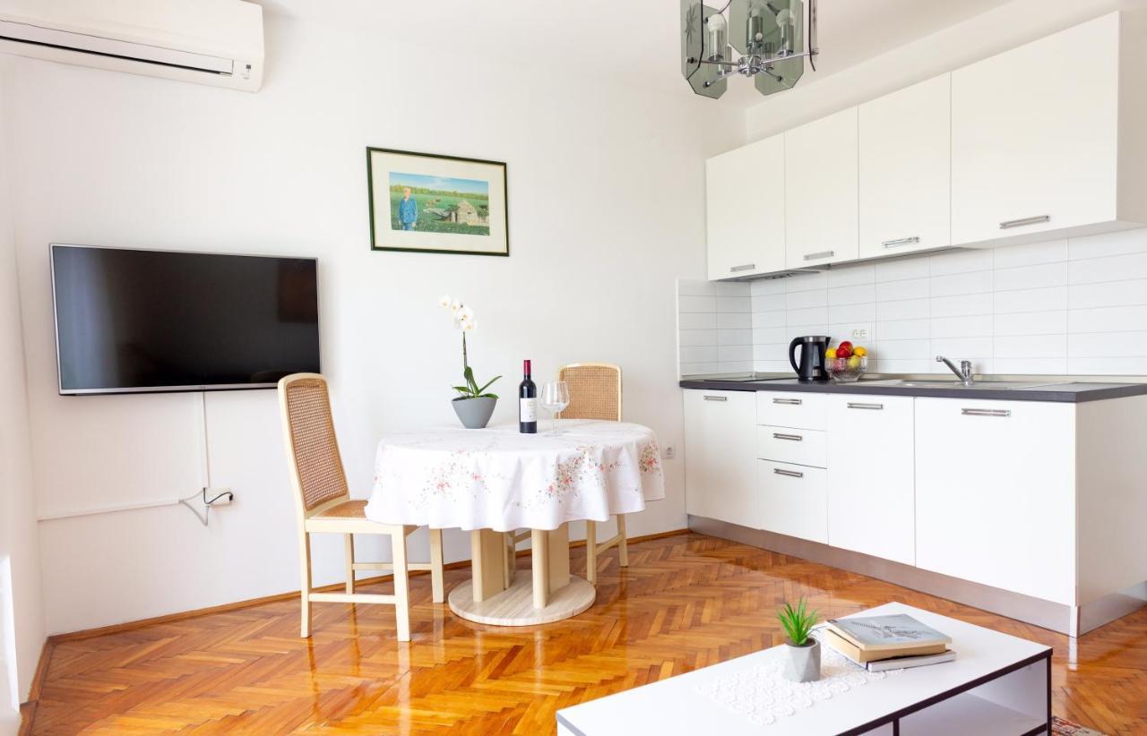 Apartment Centener 로비니 외부 사진